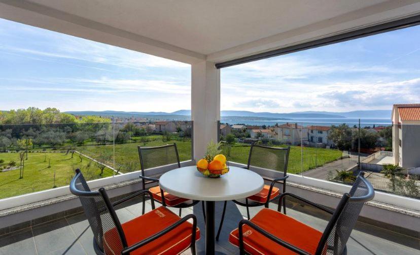 Apartmani Grgic On The Adress Branka Fucica 96 Malinska Exterior foto