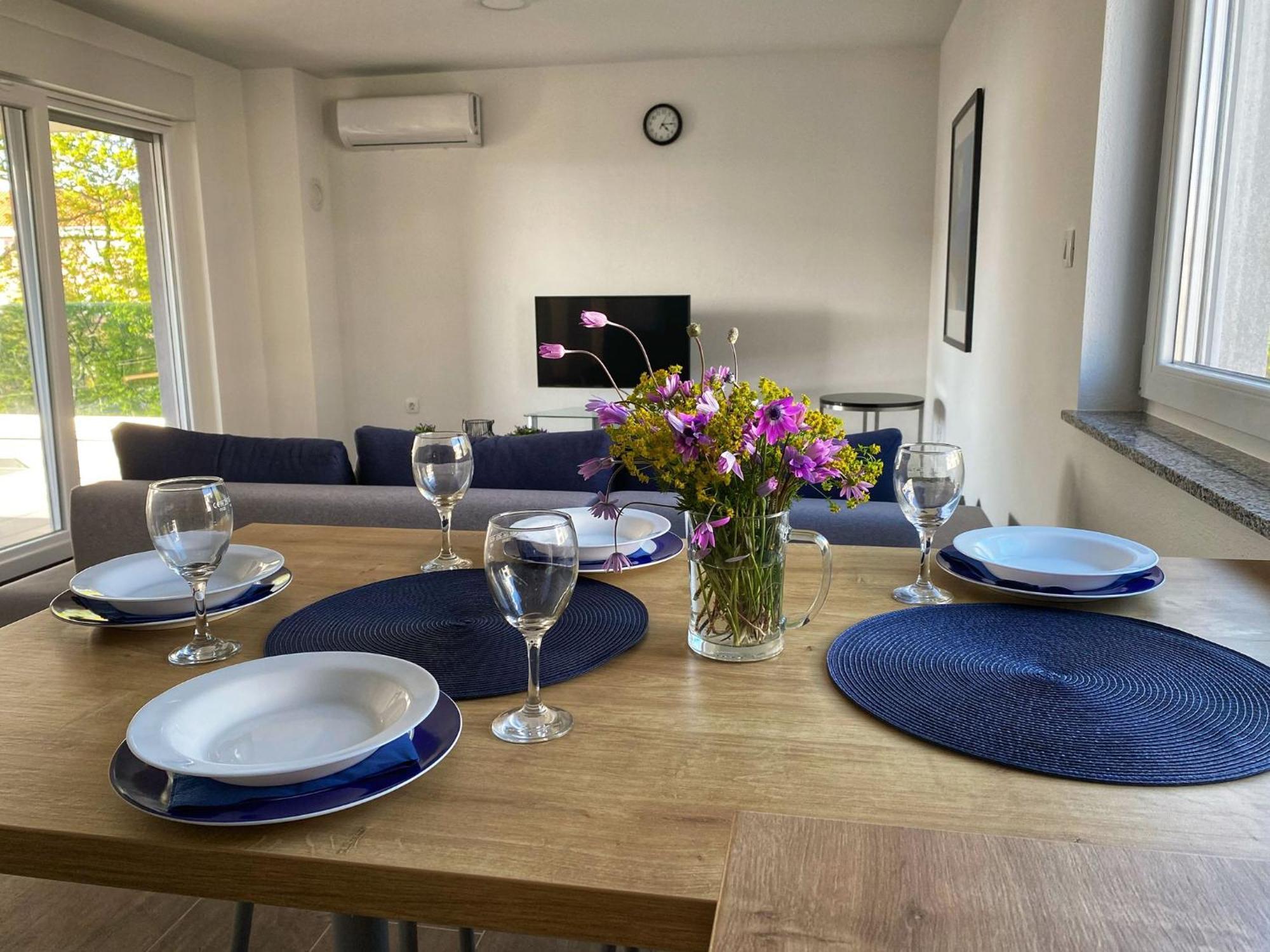 Apartmani Grgic On The Adress Branka Fucica 96 Malinska Exterior foto