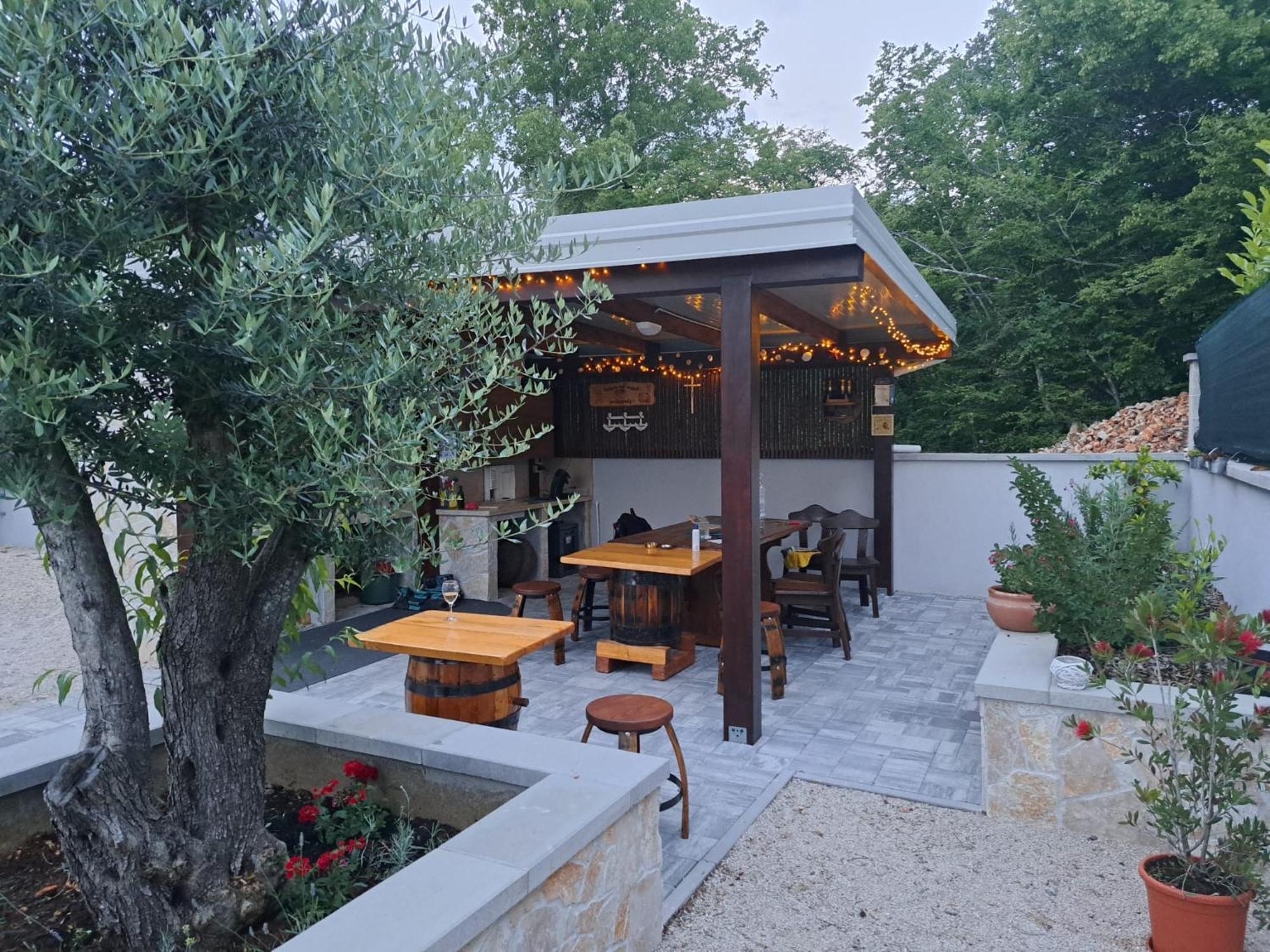 Apartmani Grgic On The Adress Branka Fucica 96 Malinska Exterior foto